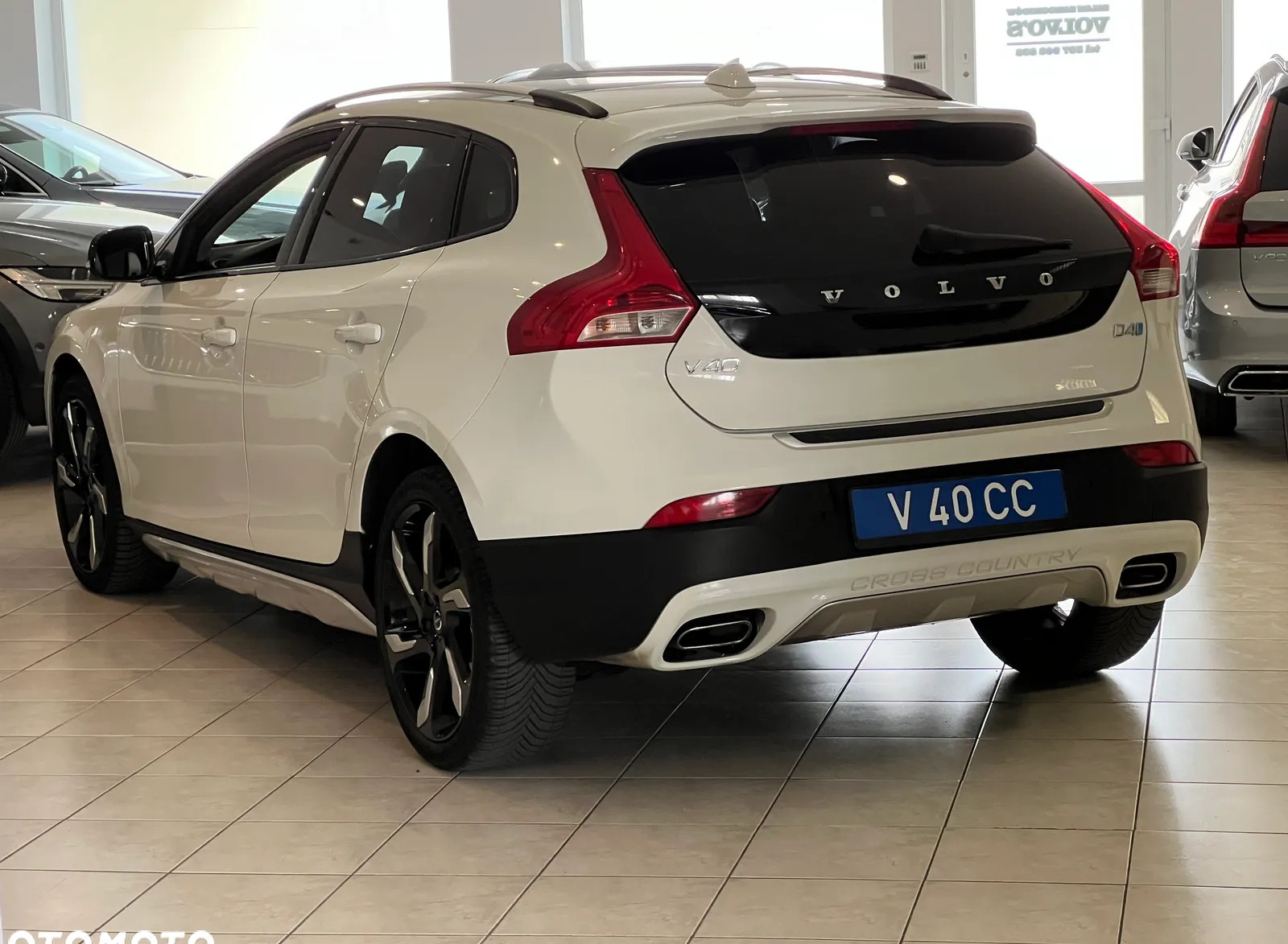 Volvo V40 cena 85900 przebieg: 142000, rok produkcji 2016 z Pilawa małe 562